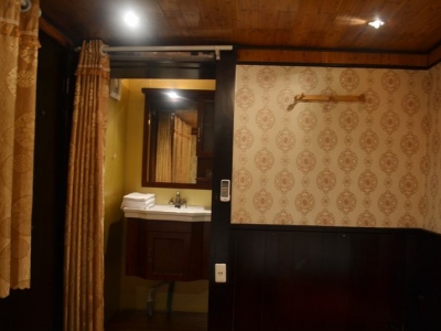 du-thuyen-bai-tu-long-bathroom-(2)